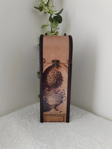 Wooden wine bottle - box, vintage